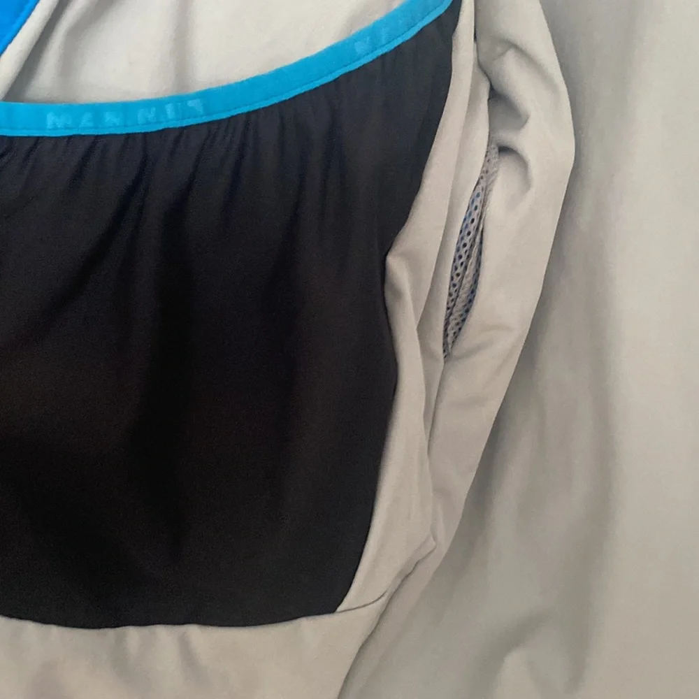 Mammut  womens medium zip up jacket bright blue, zip pockets, hooded - Picture 7 of 11